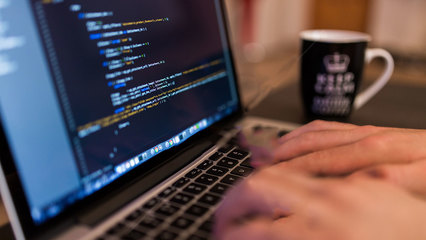 1024程序員節(jié) | 安徽新華電腦專修學(xué)院 軟件與網(wǎng)絡(luò)技術(shù)的創(chuàng)新開發(fā)之路